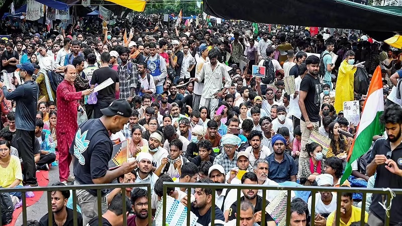 कॉन्स्टिट्यूशन क्लब की दो बैठकों ने बदली संवाद की तस्वीर, छात्र आंदोलन के बाद सरकार की रणनीति में दिखा बदलाव