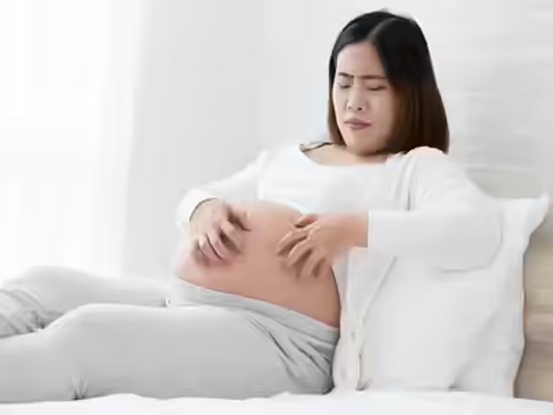 प्रेग्नेंसी में क्यों बढ़ जाती है चेहरे की प्राकृतिक चमक? जानिए हार्मोन, रक्त प्रवाह और त्वचा में होने वाले बदलावों का वैज्ञानिक कारण