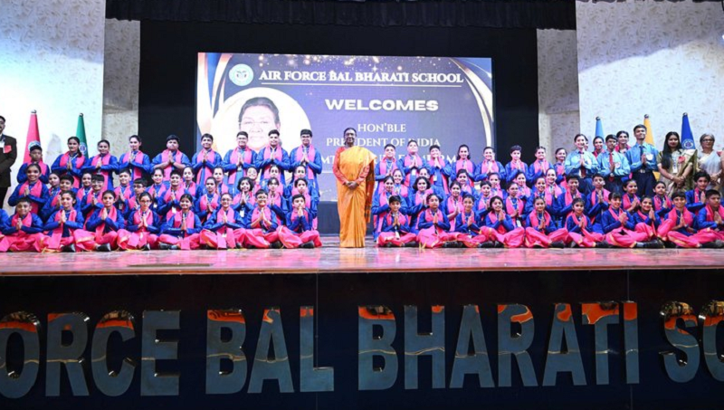 एयरफोर्स बाल भारती स्कूल पहुंचीं राष्ट्रपति द्रौपदी मुर्मु, छात्रों से संवाद कर शिक्षा और नैतिक मूल्यों का दिया संदेश