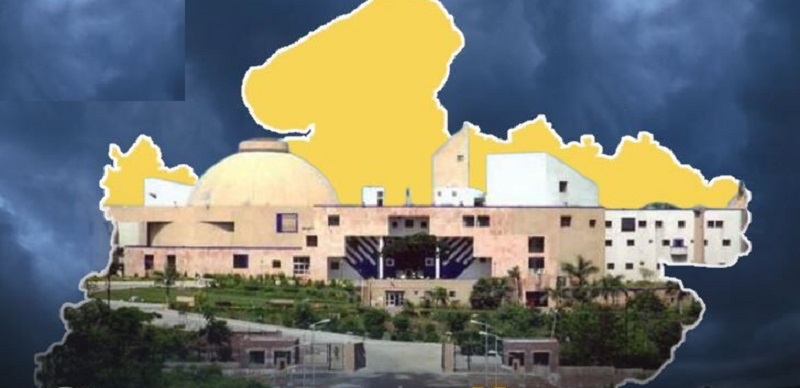 मानसून सत्र की शुरुआत हंगामेदार, कांग्रेस विधायकों का विधानसभा परिसर में प्रदर्शन, किसानों की समस्याओं पर सरकार से जवाब की मांग