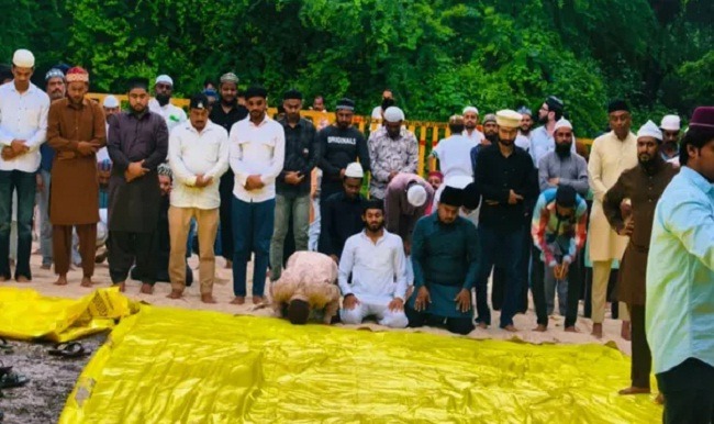 सुप्रीम कोर्ट के निर्देश के बाद भोजशाला के समीप तय स्थल पर अदा हुई जुमे की नमाज, सुरक्षा के रहे कड़े इंतजाम