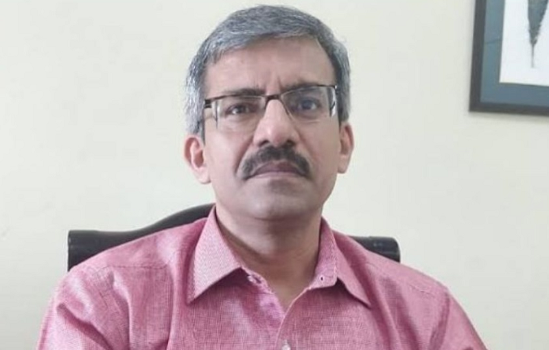 IIT कानपुर से IAS तक का सफर, शिक्षा सचिव पद से हटाए गए विनीत जोशी का प्रशासनिक और शैक्षणिक सफर चर्चा में