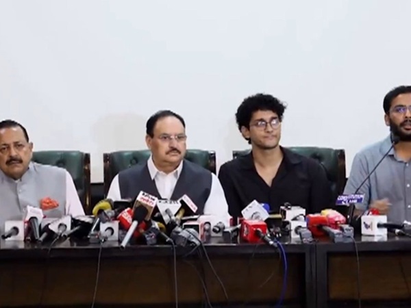 कॉकरोच पार्टी ने NEET आंदोलन किया खत्म, कहा-प्रदर्शनकारी अब अपने घर लौट जाएं