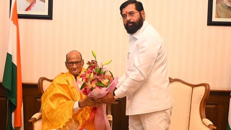 शरद पवार की शिंदे से मुलाकात ने बढ़ाई सियासी हलचल, महाराष्ट्र की राजनीति में नए समीकरणों की चर्चा तेज