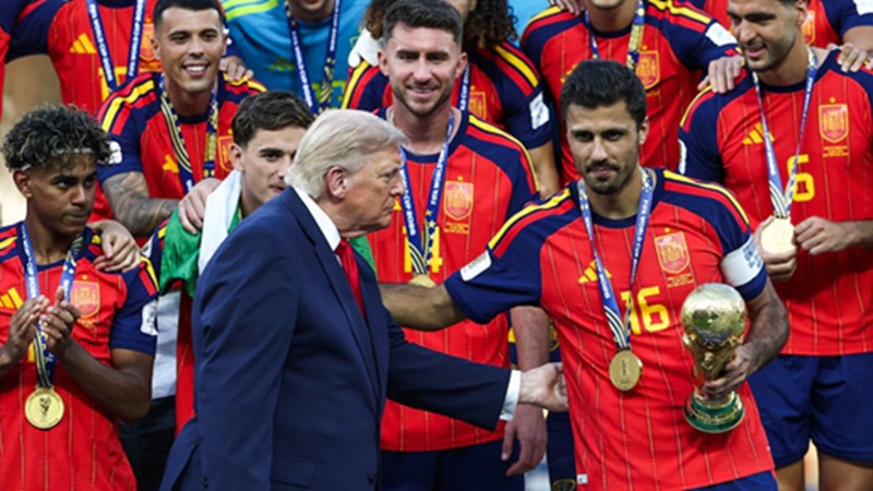 FIFA फाइनल की ट्रॉफी सेरेमनी में डोनाल्ड ट्रंप की भारी फजीहत, जश्न के बीच मंच से किनारे किए गए
