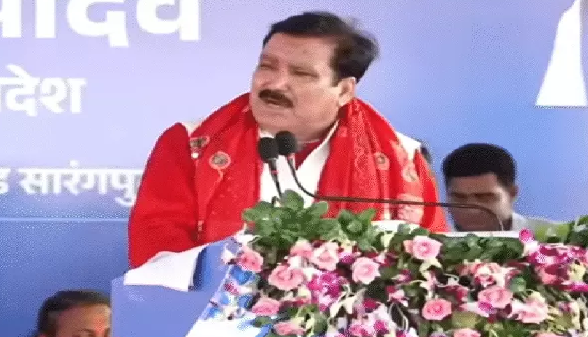 एमपी की राजनीति में बयानों का बवाल सीएम की अतिशयोक्ति भरी तारीफ दिग्विजय को भाजपा का ऑफर और विजयवर्गीय का मासूम जवाब चर्चा में
