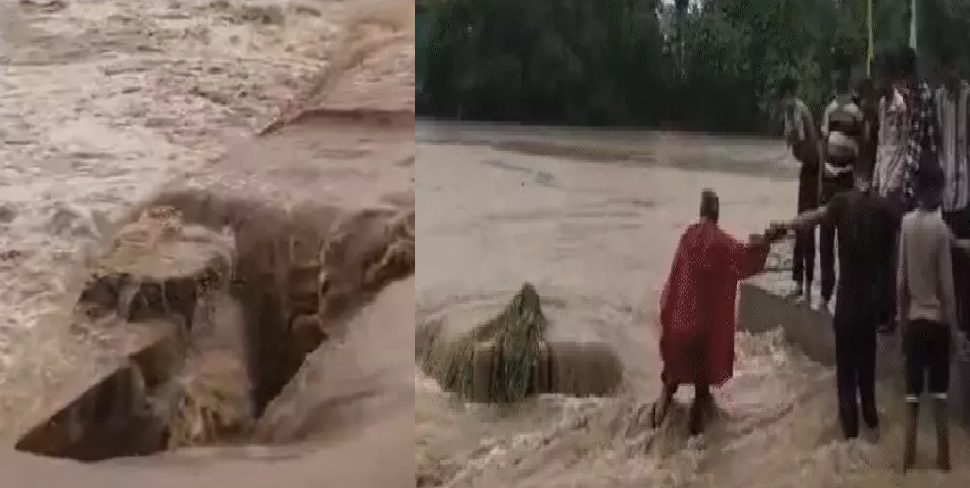 एमपी में मानसून का कहर: इंदौर में सड़क धंसी, जिला अस्पताल में भरा पानी, दुल्हन को गोद में उठाकर ले गया दूल्हा
