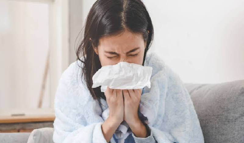 बारिश के मौसम में सर्दी जुकाम से कैसे बचें जानिए मजबूत इम्यूनिटी और स्वस्थ रहने के आसान उपाय