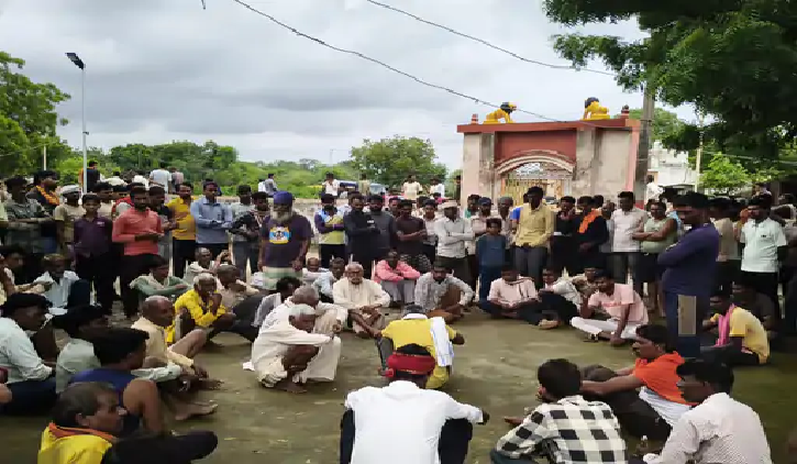 शिवपुरी में धार्मिक स्थल पर आपत्तिजनक हरकत: गांव में तनाव, पुलिस ने संदिग्ध को हिरासत में लिया