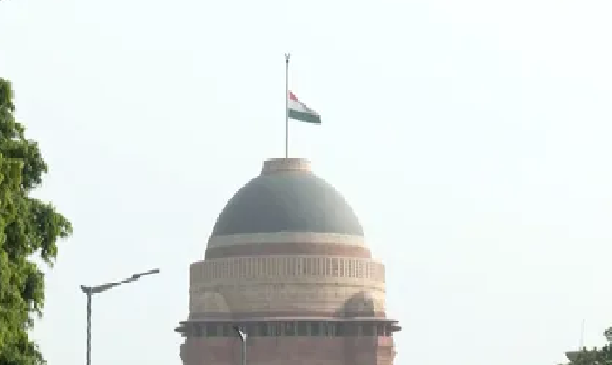 कतर के पूर्व अमीर के निधन पर भारत में राष्ट्रीय शोक नई दिल्ली मुंबई और केरल में आधा झुका तिरंगा