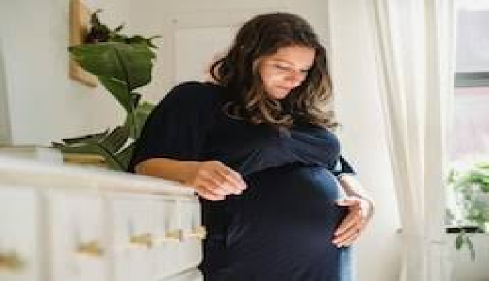 प्रेग्नेंसी में क्यों बढ़ जाता है चेहरे का ग्लो जानिए हार्मोन से लेकर ब्लड फ्लो तक की पूरी वैज्ञानिक वजह