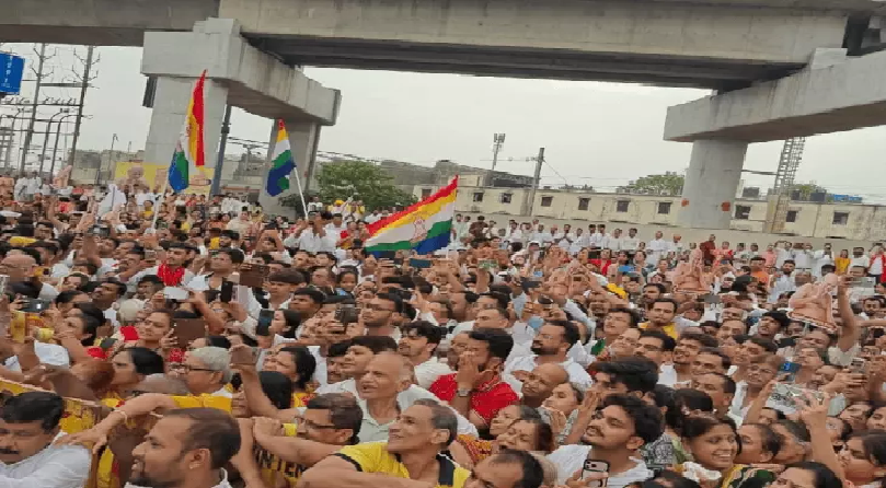 भोपाल में भक्ति का सागर उमड़ा चतुर्मास के लिए आचार्य समय सागर महाराज का भव्य मंगल प्रवेश हजारों श्रद्धालु बने साक्षी