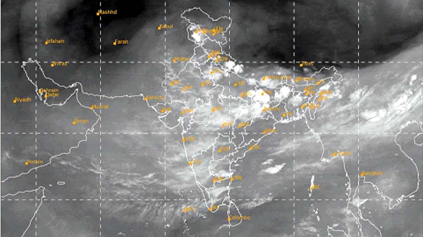 INSAT ने दिखाया मानसून का दम भारत के दो तिहाई हिस्से पर बादलों का कब्जा तेज बारिश और तूफान के संकेत