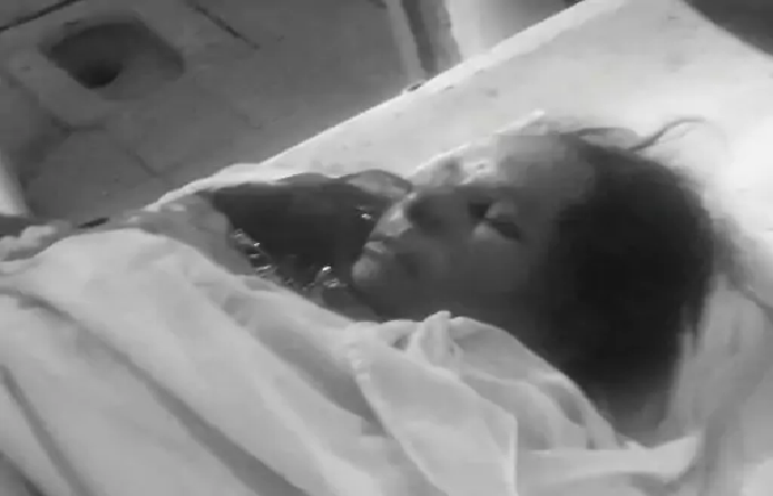 महाकाल दर्शन कर लौट रही श्रद्धालु की दर्दनाक मौत देवास में सड़क पार करते समय तेज रफ्तार कार ने मारी टक्कर