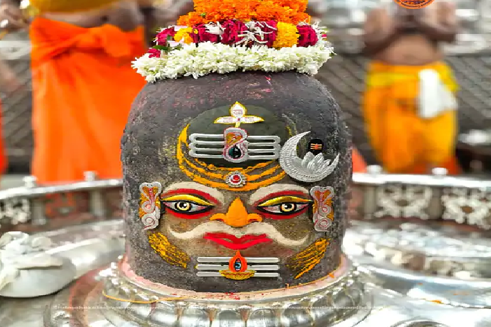 उज्जैन महाकाल मंदिर में अलौकिक भस्म आरती, राजा स्वरूप में दिए भक्तों को दर्शन