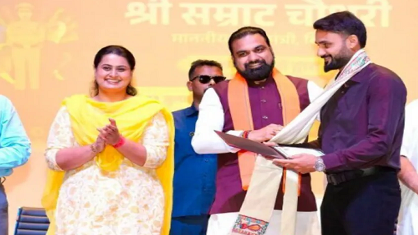 क्रिकेट में नाम अब पुलिस सेवा में सम्मान बिहार के आकाशदीप और मुकेश कुमार को मिला डीएसपी का पद