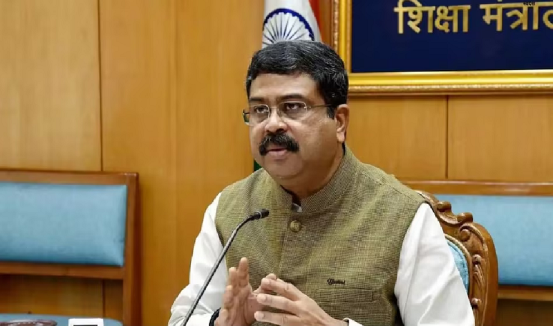 NEET विवाद पर बड़ा फैसला 36 दिन के आंदोलन के बाद धर्मेंद्र प्रधान ने छोड़ा पद सरकार ने स्वीकारा इस्तीफा