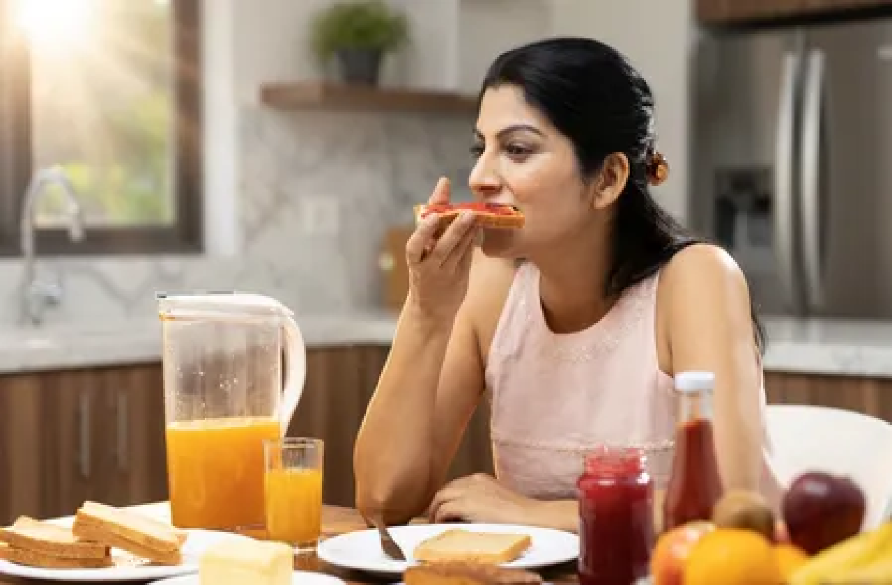 केचप से लेकर ब्रेकफास्ट सीरियल तक इन पैक्ड फूड्स में छिपी होती है भरपूर चीनी जानिए कैसे बचें