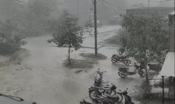 मध्य प्रदेश में बारिश को लेकर बड़ा अलर्ट अगले 24 घंटे में 8 जिलों में हो सकती है मूसलाधार बारिश कई इलाकों में बढ़ेगा जलभराव का खतरा
