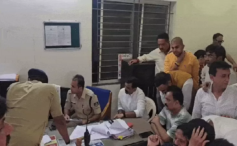 NEET आंदोलन के समर्थन के बाद बढ़ा सियासी विवाद, कांग्रेस अध्यक्ष का आरोप- पुलिस ने 10 बार बदलवाया बयान
