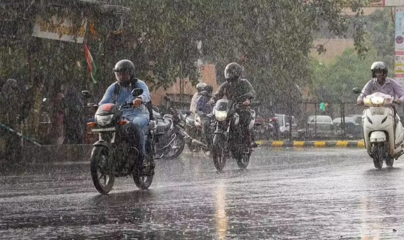 Weather: मानसून फिर हुआ सक्रिय…. दिल्ली समेत देश के कई इलाकों में भारी बारिश का अलर्ट