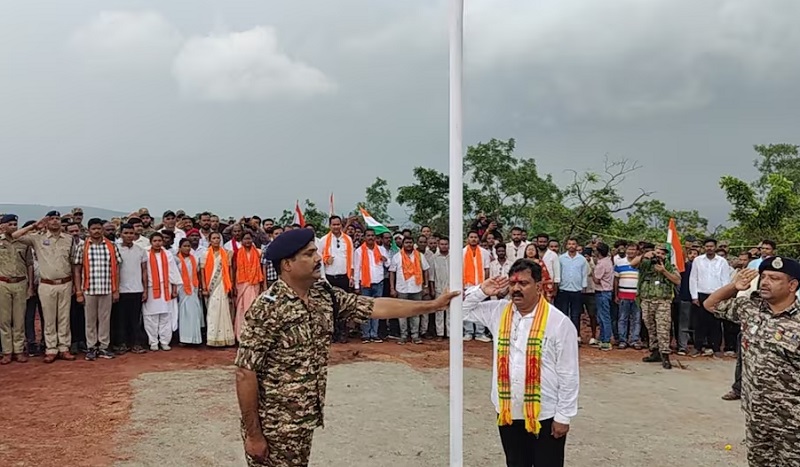 कर्रेगुट्टा पर आजादी के बाद पहली बार लहराया तिरंगा… नक्सलवाद के अंत से बस्तर के 90 गांवों में नई सुबह