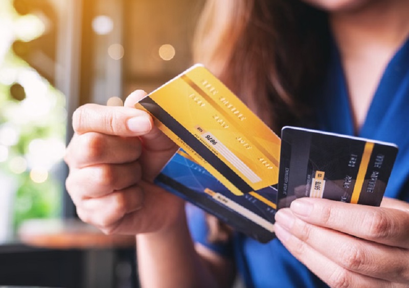 देश में क्रेडिट कार्ड का चलन बढ़ा… जानिए कितने Card बनवा सकता है एक व्यक्ति