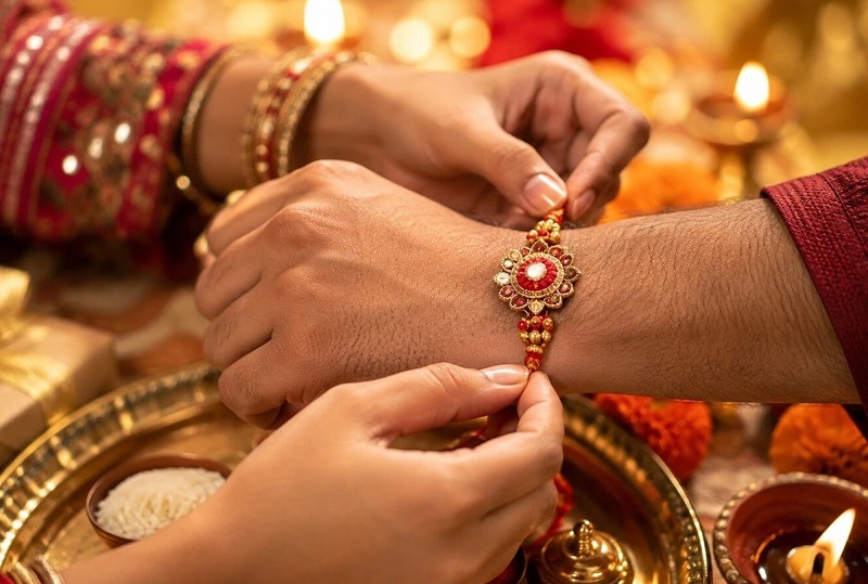 पूर्णिमा सुबह 09:09 बजे से प्रारंभ…. आज पूरे दिन भद्रा का साया और कल पंचक, जानें राखी बांधने का शुभ मुहूर्त!