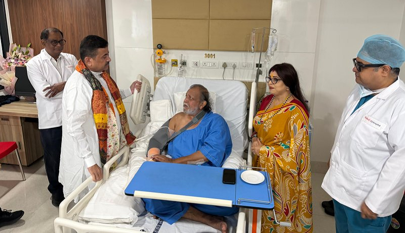 अस्पताल में मिथुन चक्रवर्ती से मिले सुवेंदु अधिकारी, बोले- छोटा ऑपरेशन हुआ, अब पूरी तरह ठीक हैं अभिनेता