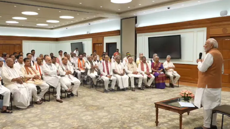 NDA सांसदों की बैठक में सोशल मीडिया पर खास जोर, PM मोदी ने युवाओं से कनेक्शन बढ़ाने और डिजिटल सक्रियता की दी सलाह