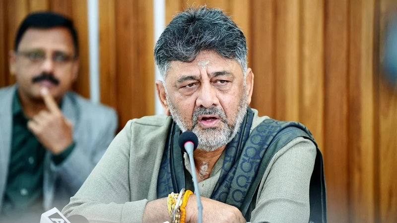 कर्नाटक कैबिनेट विस्तार के बाद बढ़ी कांग्रेस की अंदरूनी नाराजगी, डीके शिवकुमार ने खड़गे और वेणुगोपाल से की मुलाकात