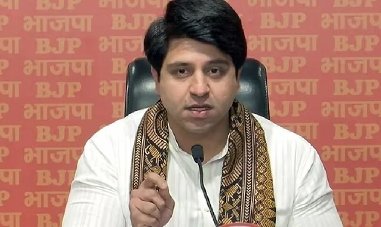 शहजाद पूनावाला ने बीजेपी छोड़ने की बताई वजह, आर्थिक तंगी और पारिवारिक जिम्मेदारियों के बीच लिया बड़ा फैसला