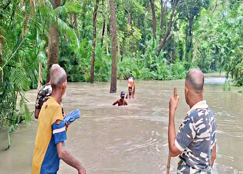 नेपाल में बाढ़ से 105 भारतीय समेत 300 विदेशी पर्यटक लापता, बिहार के आठ जिलों में गंडक को लेकर हाई अलर्ट जारी