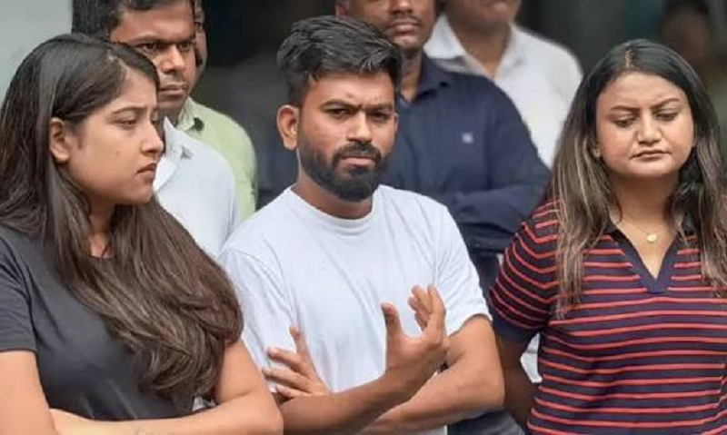 बंबई उच्च न्यायालय लिपिक भर्ती परीक्षा में तकनीकी गड़बड़ी का आरोप, अभ्यर्थियों का छत्रपति संभाजीनगर में प्रदर्शन