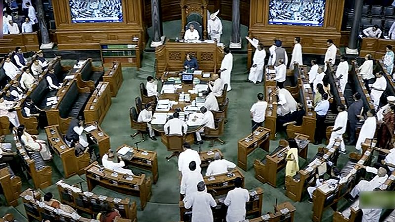 लोकसभा में बढ़ा सियासी घमासान, शीर्ष नेतृत्व से जवाबदेही और ज्वलंत मुद्दों पर नियमबद्ध बहस की लगातार मांग