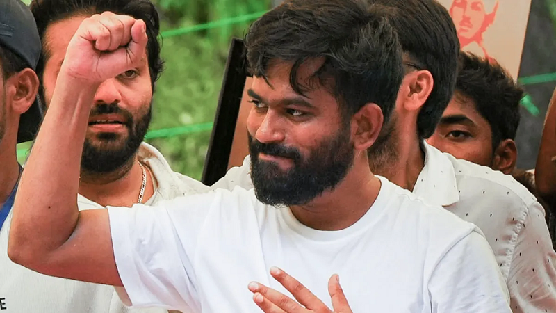 उद्धव ठाकरे ने पार्टी नेताओं को लगाई फटकार, अभिजीत दीपके का उदाहरण देकर गुटबाजी पर जताई नाराजगी