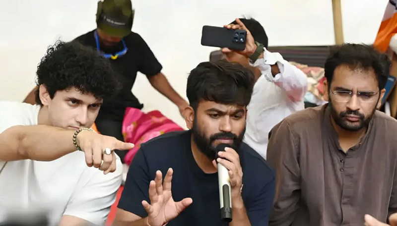 कॉकरोच जनता पार्टी नेताओं ने पीड़ित परिवारों को एक करोड़ मुआवजे और छात्रों पर दर्ज मामलों की वापसी की मांग उठाई