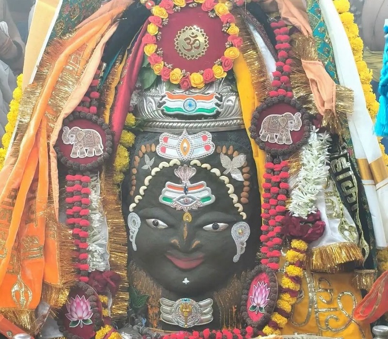 उज्जैन में स्वतंत्रता दिवस की सुबह बदला बाबा महाकाल का स्वरूप, तिरंगे रंगों में हुए विशेष श्रृंगार के दर्शन