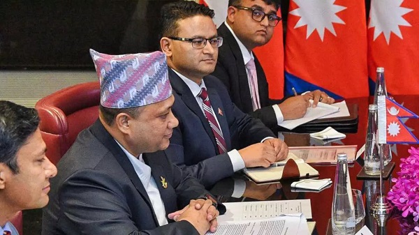 नेपाल विदेश मंत्री बोले- दोनों जरूरी, ‘बाप की जगह मां नहीं ले सकती’