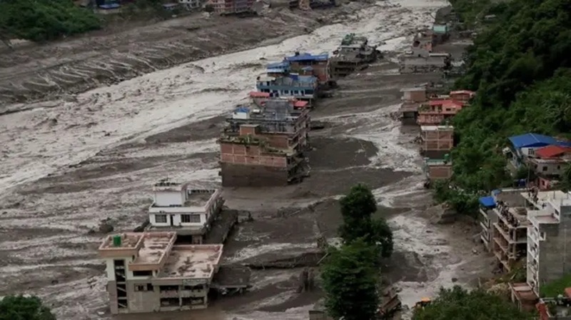 नेपाल में अचानक बाढ़ की 3 थ्योरी, भारत तक पहुंच सकता है पानी, बिहार-UP में अलर्ट