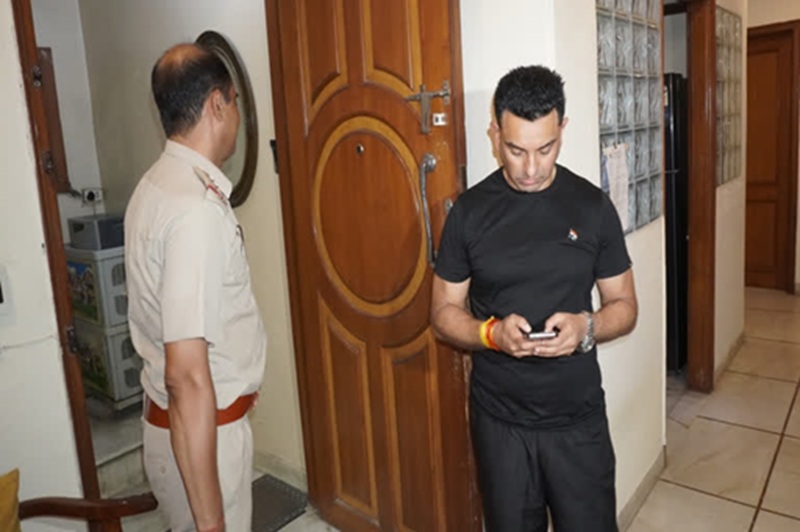 E20 के खिलाफ प्रदर्शन से पहले तहसीन पूनावाला नजरबंद, पुलिसवालों को ऑफर किया गन्ने का जूस