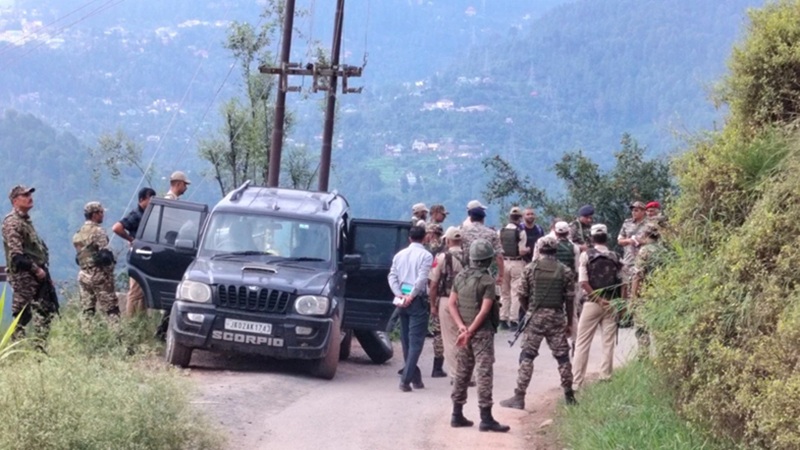 J-K में चेकिंग से बचकर भागी काली स्कॉर्पियो, 3 चेतावनी फायर के बाद जंगल में छोड़ी गाड़ी, एक संदिग्ध गिरफ्तार