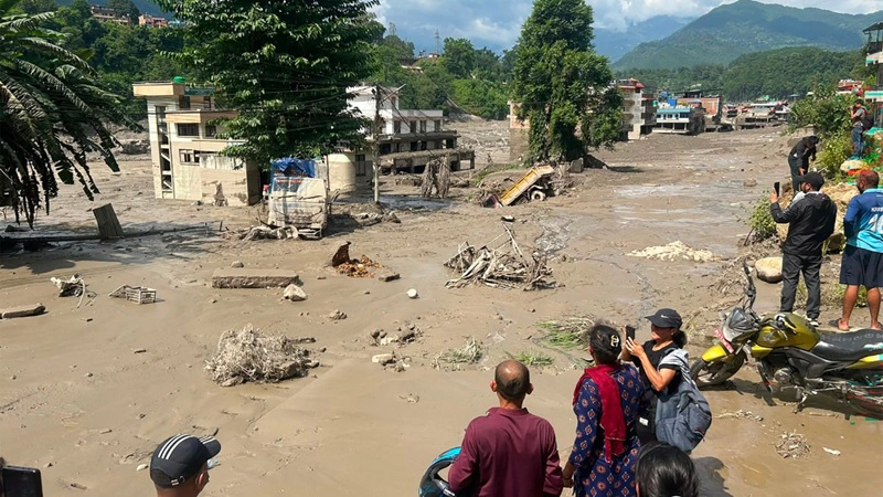 बाढ़ के बाद नेपाल पर मंडराया नया संकट, काठमांडो में खाने-पीने से ईंधन तक की सप्लाई पर असर