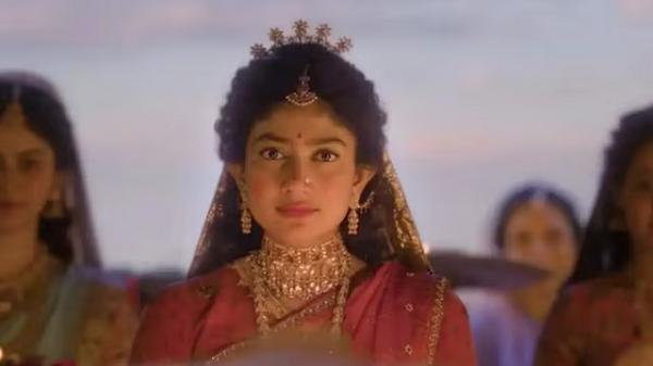 रामायण ट्रेलर पर कॉस्ट्यूम विवाद तेज, सुरभि दास बोलीं ब्लाउज पहनाते तब भी सवाल होते और नहीं पहनाते तब भी