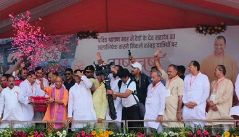 मेरठ में कांवड़ियों पर CM योगी ने बरसाए फूल, शिवभक्तों ने लगाए ‘बोल बम’ के जयकारे