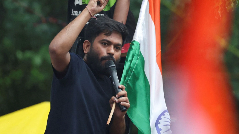 स्कूल की सड़क से खराब खाना और शिक्षकों की कमी तक, बच्चों के प्रदर्शन पर अभिजीत दिपके बोले- हिम्मत को सलाम