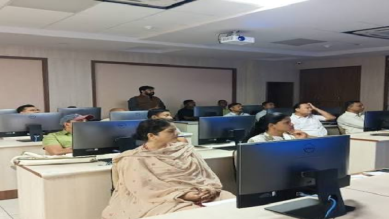 कंप्यूटर ऑपरेटरों के लिए बड़ा आदेश: CPCT के साथ 10 सर्टिफिकेट कोर्स और 50 क्रेडिट अनिवार्य, नहीं तो मानदेय पर संकट