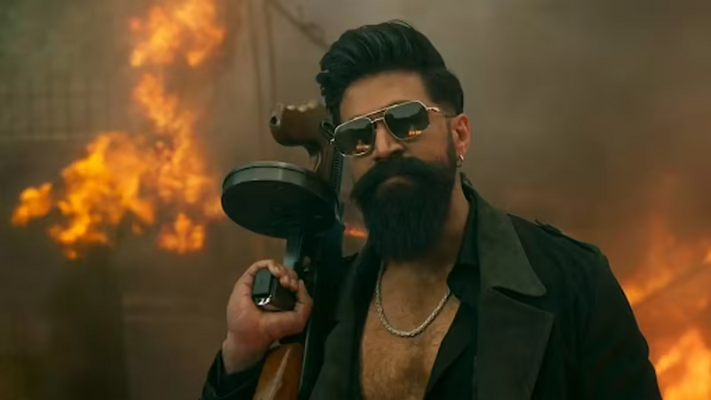 KGF 2 के बाद यश की बड़ी वापसी, Toxic की बंपर एडवांस बुकिंग से बढ़ी हलचल; पहले दिन हिंदी में होगी करोड़ों की कमाई