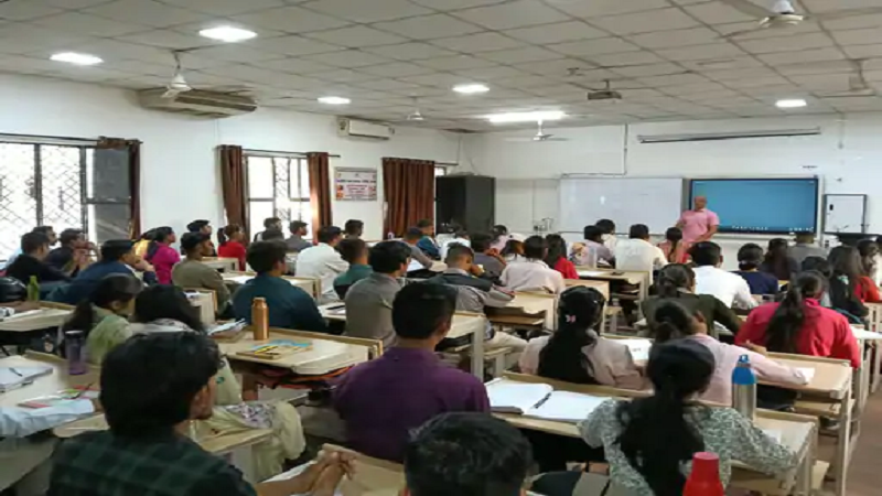 अफसर पढ़ाएंगे, विशेषज्ञ देंगे गाइडेंस और फीस होगी जीरो, भोपाल में 50 युवाओं के लिए फ्री सिविल सर्विस कोचिंग