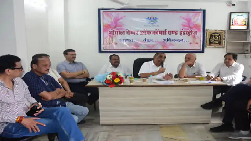 दुकानों पर सीलिंग के बीच व्यापारियों का अनोखा विरोध, मिंटो हॉल में प्रार्थना सभा कर मांगेंगे रहवासी इलाकों के कारोबार का स्थायी समाधान